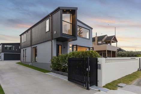 Photo of property in 18a The Esplanade, Eastern Beach, Auckland, 2012