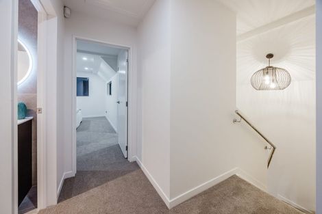Photo of property in 6/24 Tupaki Place, Pakuranga Heights, Auckland, 2010
