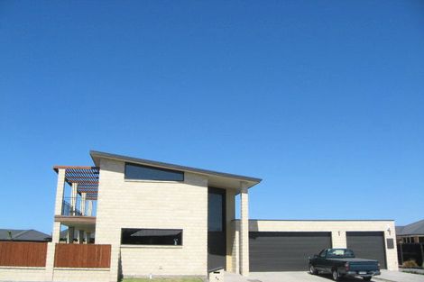 Photo of property in 24 Willowview Drive, Redwood, Christchurch, 8051