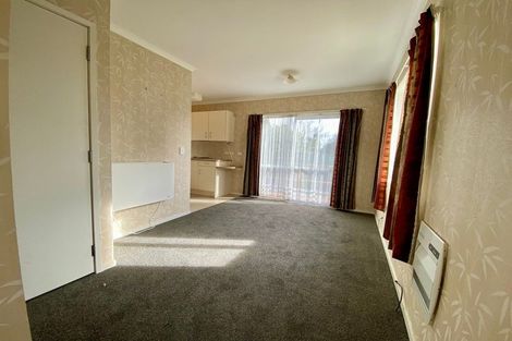 Photo of property in 7 Exeter Crescent, Takaro, Palmerston North, 4412