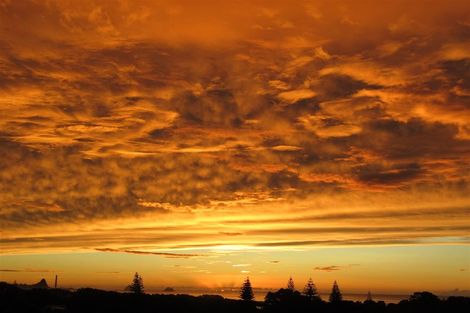 Photo of property in 16a Links Drive, Waiwhakaiho, New Plymouth, 4312