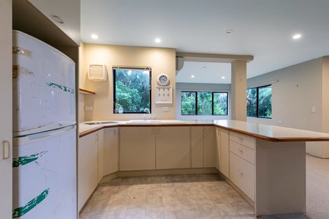 Photo of property in 922 West Coast Road, Waiatarua, Auckland, 0604