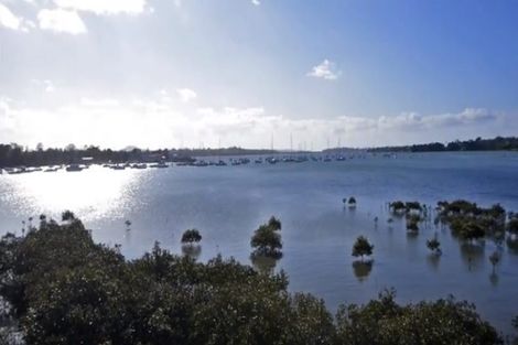 Photo of property in 27c Tamaki Bay Drive, Pakuranga, Auckland, 2010