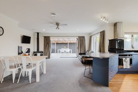 Photo of property in 4 Lourie Way, Fitzherbert, Palmerston North, 4410