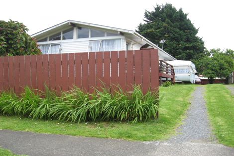 Photo of property in 18 Windrush Close, Mangere, Auckland, 2022