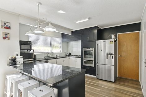 Photo of property in 18 Duval Grove, Tawa, Wellington, 5028