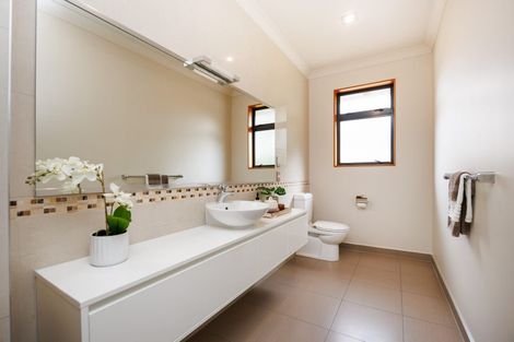 Photo of property in 7 Titirangi Drive, Fitzherbert, Palmerston North, 4471