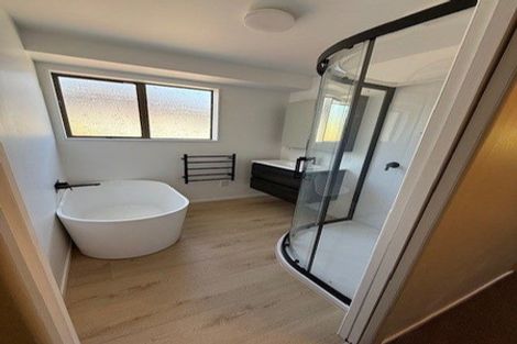 Photo of property in 15 Fiona Grove, Karori, Wellington, 6012