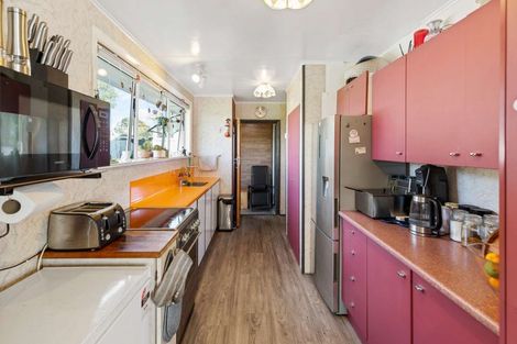 Photo of property in 18 Endeavour Street, Marfell, New Plymouth, 4310