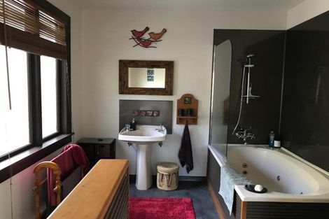 Photo of property in 92 Milton Terrace, Picton, 7220