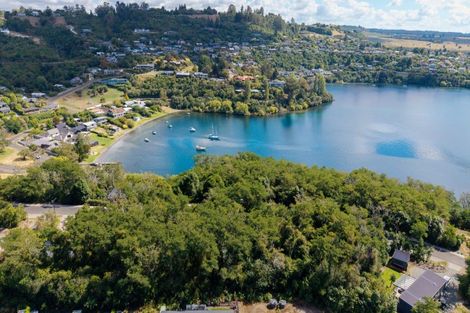 Photo of property in 32 Parawera Drive, Acacia Bay, Taupo, 3330