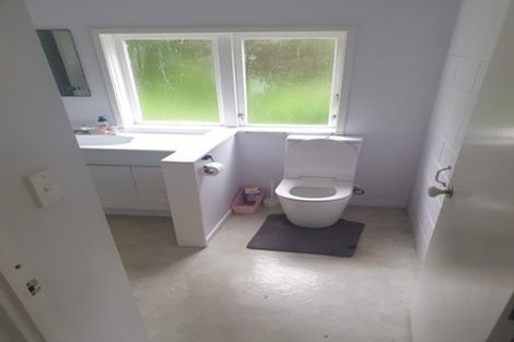 Photo of property in 50 Valley View Road, Glenfield, Auckland, 0629