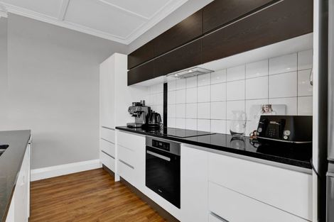 Photo of property in 76 Paynters Avenue, Strandon, New Plymouth, 4312