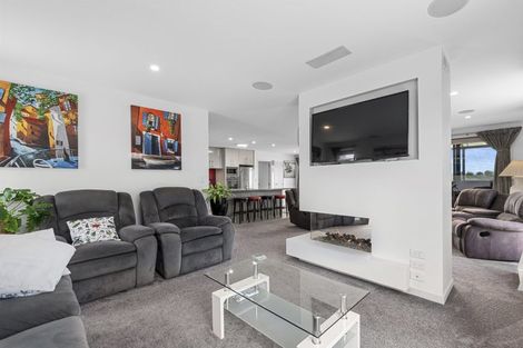 Photo of property in 60 Butterworth Crescent, Papamoa Beach, Papamoa, 3118