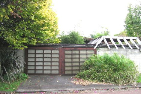 Photo of property in 1 Ganymede Place, Half Moon Bay, Auckland, 2012