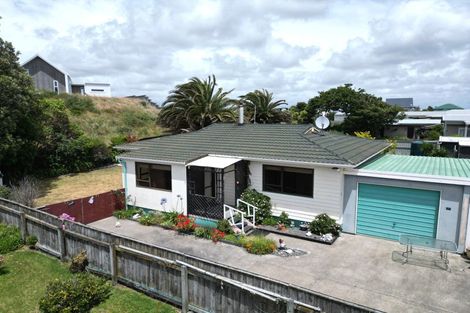 Photo of property in 8b Andresen Street, Foxton Beach, Foxton, 4815