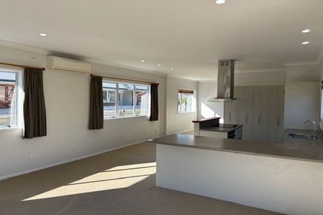 Photo of property in 18 Queens Road, Glen Avon, New Plymouth, 4312