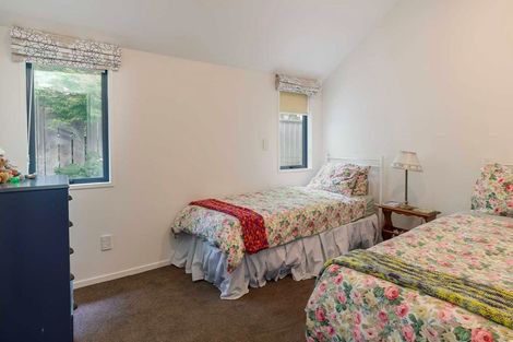 Photo of property in 12 Larch Court, Kelvin Heights, Queenstown, 9300