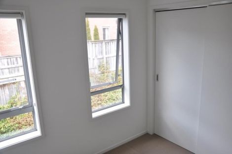 Photo of property in 75c Fields Parade, Oteha, Auckland, 0632