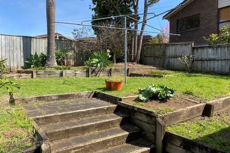 Photo of property in 2/31 Sunderlands Road, Half Moon Bay, Auckland, 2012