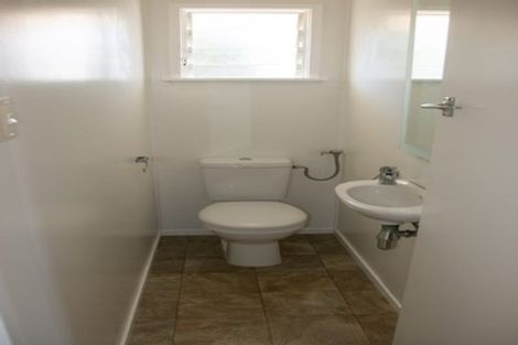 Photo of property in 1/22 Old Lake Road, Narrow Neck, Auckland, 0624