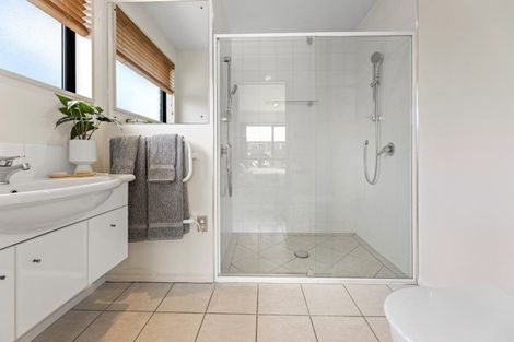 Photo of property in 15 Coolspring Way, Redwood, Christchurch, 8051