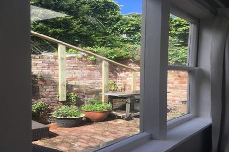 Photo of property in 17 Palliser Road, Roseneath, Wellington, 6011