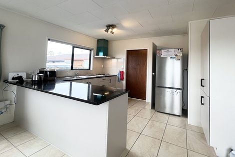 Photo of property in 2/7 Barbados Drive, Unsworth Heights, Auckland, 0632