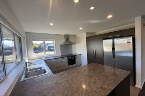 Photo of property in 11 Oakdene Place, Halswell, Christchurch, 8025