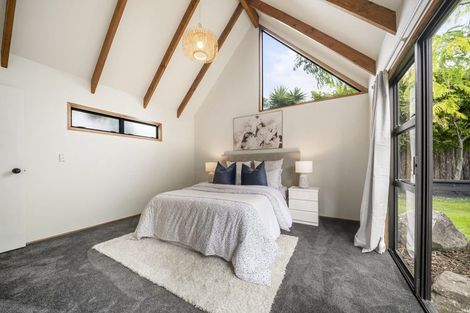 Photo of property in 91 Manhattan Heights, Glendene, Auckland, 0602