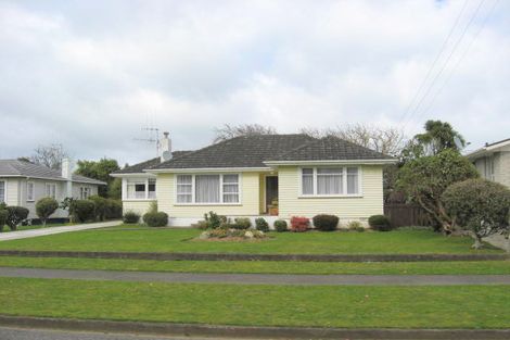 Photo of property in 105 Kawiu Road, Levin, 5510