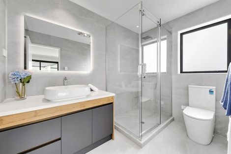 Photo of property in 30 Ballyalton Crescent, Flat Bush, Auckland, 2019