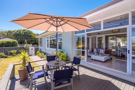 Photo of property in 16 Webber Street, Paraparaumu Beach, Paraparaumu, 5032