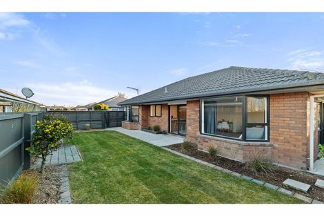 Photo of property in 2/69 Tyrone Street, Belfast, Christchurch, 8051