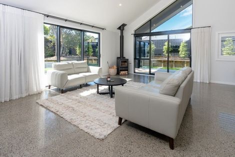 Photo of property in 51a Elizabeth Street, Waikanae, 5036