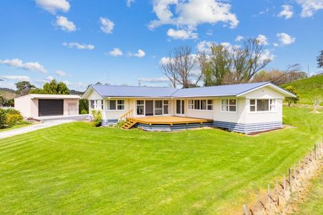 Photo of property in 20 Lupis Way, Kaiwaka, 0573
