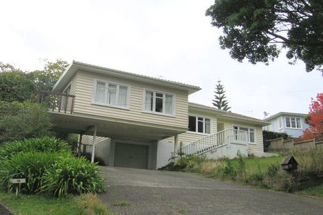 Photo of property in 37 Lyndhurst Road, Tawa, Wellington, 5028