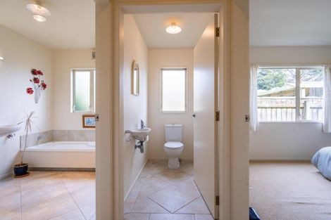 Photo of property in 17 Barrett Drive, Waikanae Beach, Waikanae, 5036