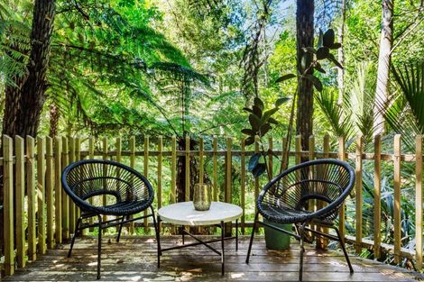 Photo of property in 55 Pupuke Road, Birkenhead, Auckland, 0627