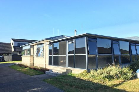 Photo of property in 17 Highcroft Place, Welcome Bay, Tauranga, 3112