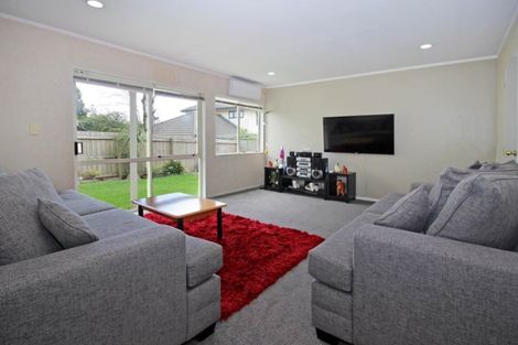 Photo of property in 2/5 Juvena Place, Clover Park, Auckland, 2019
