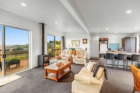 Photo of property in 24 Omana Avenue, Shelly Beach, Helensville, 0874