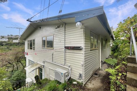 Photo of property in 24 Saint Michaels Crescent, Kelburn, Wellington, 6012