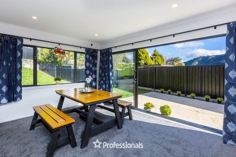 Photo of property in 3 Nikau Lane, Timberlea, Upper Hutt, 5018