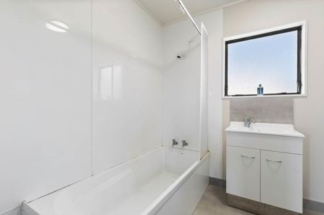 Photo of property in 1/44 Shifnal Drive, Randwick Park, Auckland, 2105