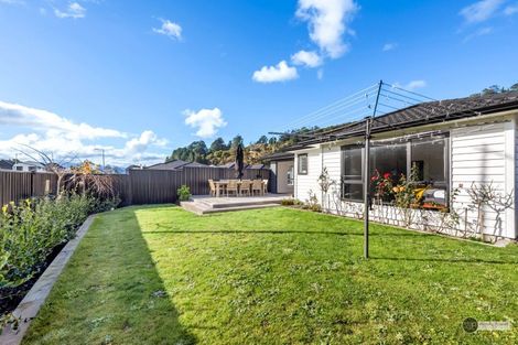 Photo of property in 5 Buddle Road, Wallaceville, Upper Hutt, 5018