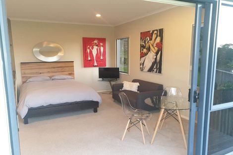 Photo of property in 89g Island Bay Road, Beach Haven, Auckland, 0626