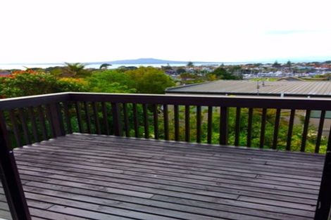 Photo of property in 9 Seaview Road, Castor Bay, Auckland, 0620