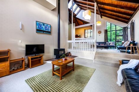 Photo of property in 5 Fitzpatrick Place, Chatswood, Auckland, 0626