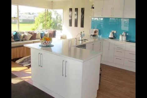 Photo of property in 25 Vermeer Place, West Harbour, Auckland, 0618